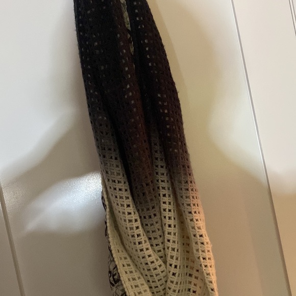 Infinity scarf. Black & white BCBGeneration. Women’s One size. - Picture 3 of 5
